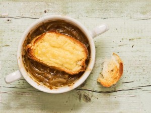 depositphotos_58195111-stock-photo-rustic-french-onion-soup